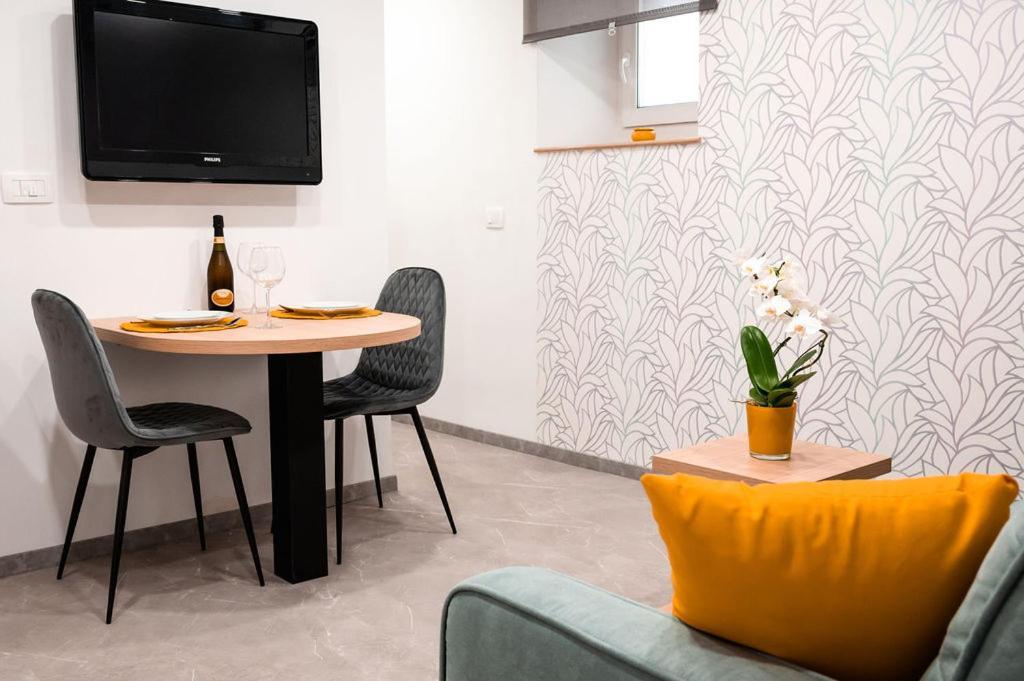 Epi - Edina Prava Izbira Apartment Izola Ngoại thất bức ảnh